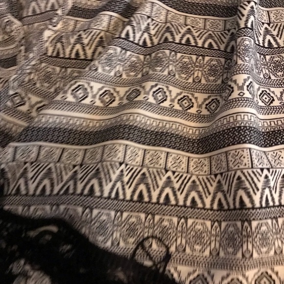 LEI print black & white open front kimono ,swimwear cover up w/ fringe NWT - Picture 3 of 9